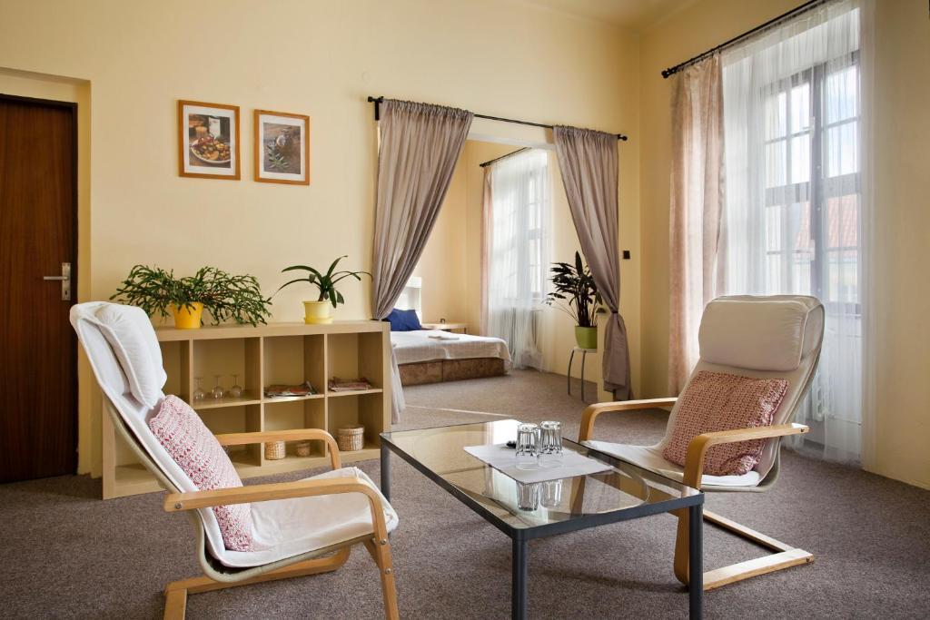 Penzion A Restaurace Modra Ruze Табор Номер фото